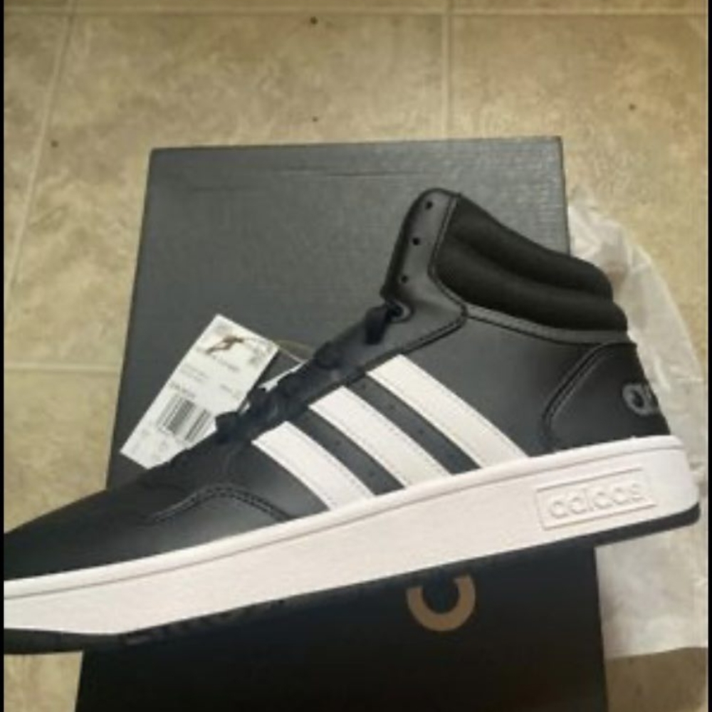 Size 9 mens adidas